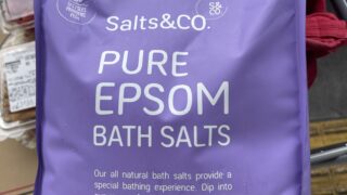 【クリームなしで毎日保湿⁉】妊娠線、カサカサ肌をつくらない秘訣ーエプソムソルトとは?